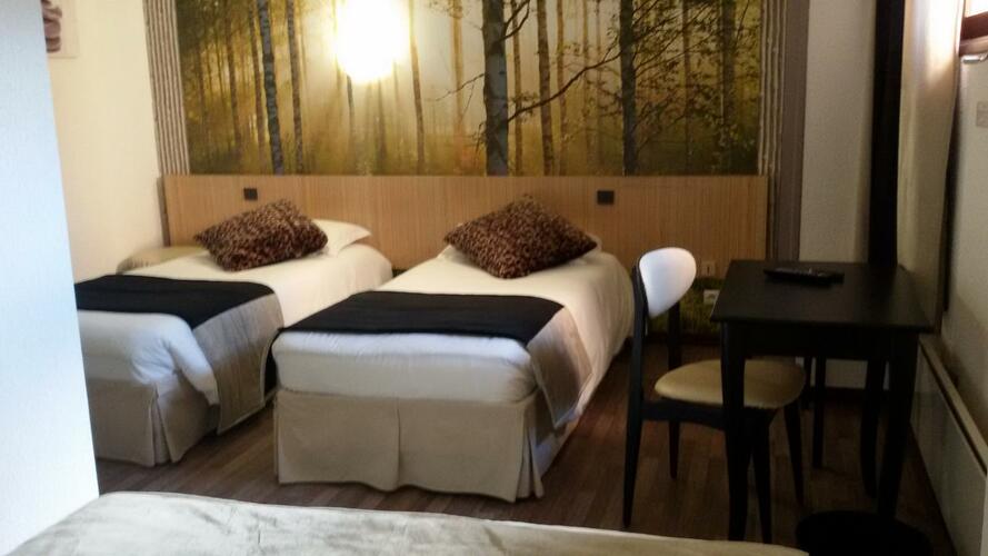 L'hôtel Le Merle Blanc à Digoin propose des chambres familiales pour 4 personnes