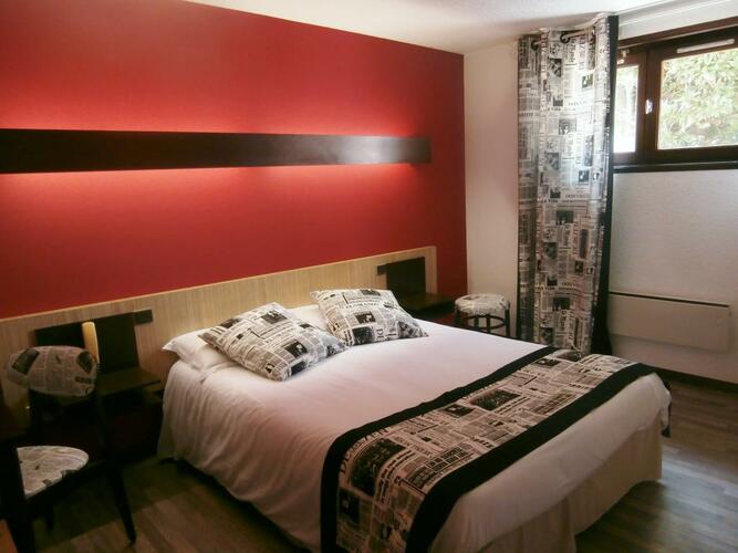 L'hôtel Le Merle Blanc dispose de chambres confortables à Digoin